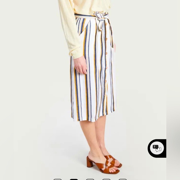 Linen Gardener Skirt - Picture 1 of 3